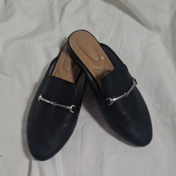 Rachel Zoe Wome's Black Loafers with Silver Detail Size 6.5 - Picture 1 of 9